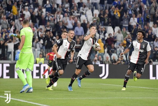 رونالدو يحتفل بهدفه - Cristiano Ronaldo celebrates after Penalty goal