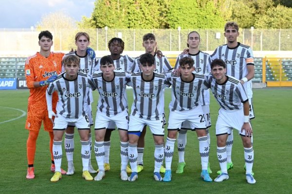 صورة لاعبي شباب اليوفي الجماعية قبل لقاء ساسولو - Juventus u19 starting xi Vs Sassuolo