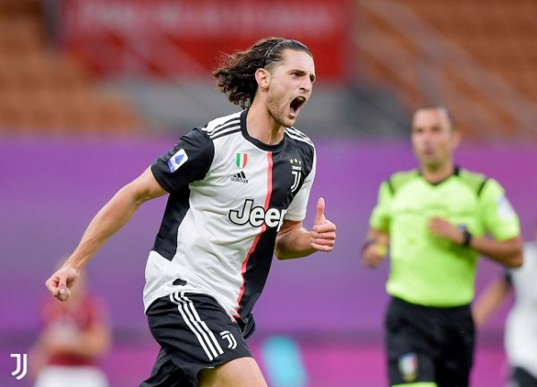 رابيو يحتفل بهدفه خلال مباراة ميلان يوفنتوس - Rabiot celebrates after scoring a goal during Milan Juve match