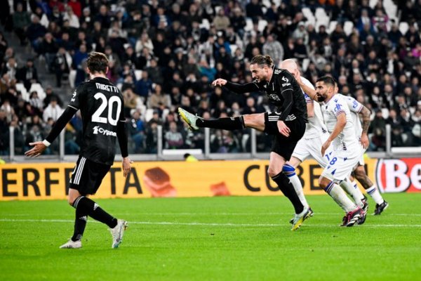 رابيو يسجل هدف خلال مباراة يوفنتوس ضد سامبدوريا 2023 - Adrien Rabiot scores a goal during Juventus match Vs Sampdoria