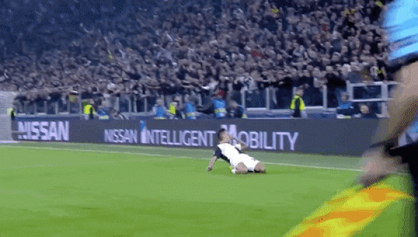 صورة متحركة : ديبالا يحتفل بهدف فوز اليوفي ضد لوكوموتيف موسكو - Gif : Dybala celebrates after Juventus goal vs Lokomotiv