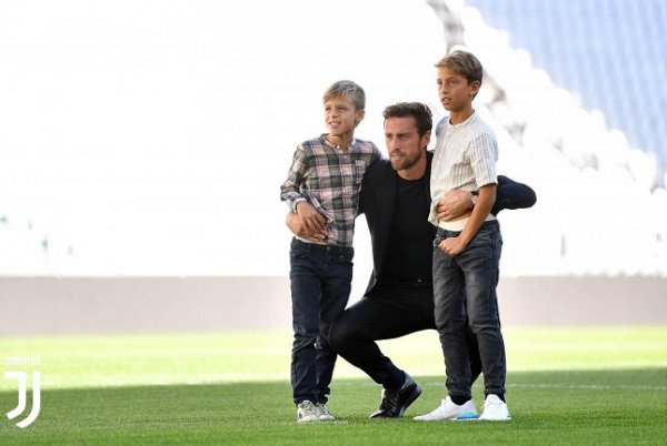 ماركيزيو مع ابناءه في ملعب اليوفي يعلن اعتزاله - Marchisio retirement in Juve Stadium