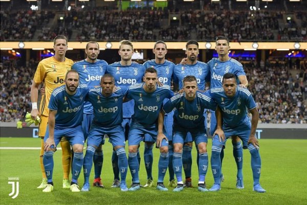 صورة جماعية لليوفنتوس - Juventus team squad