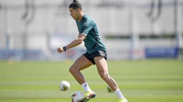 كريستيانو رونالدو في تدريب يوفنتوس في مايو 2020 - Cristiano Ronaldo during Juventus training in may 2020