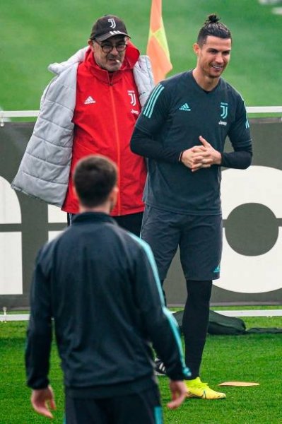 ساري و رونالدو في تدريب اليوفي قبل ليون - Sarri & Cristiano Ronaldo in Juve training before lyon