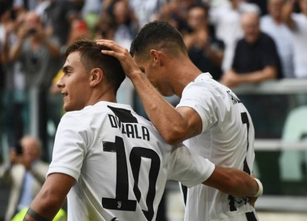 احتفال رونالدو مع ديبالا - Ronaldo celebrates with Dybala
