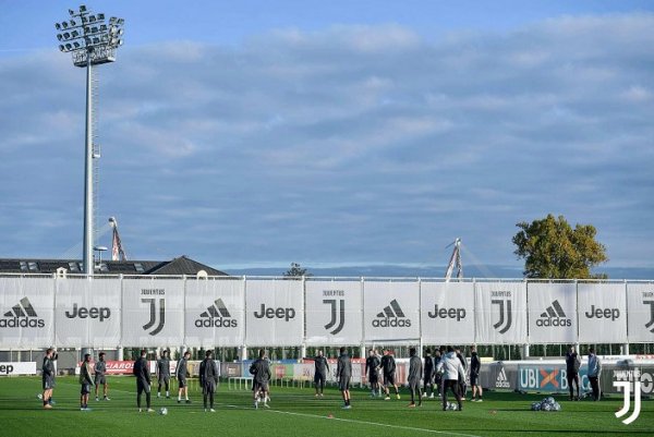 اليوفنتوس يتدرب استعداداً لدوري الابطال - Juventus training before UCL