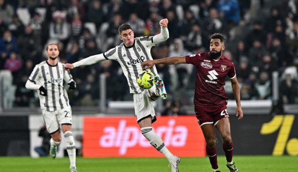 فلاهوفيتش خلال مباراة يوفنتوس ضد تورينو 2023 - Vlahovic during Juventus match Vs Torino