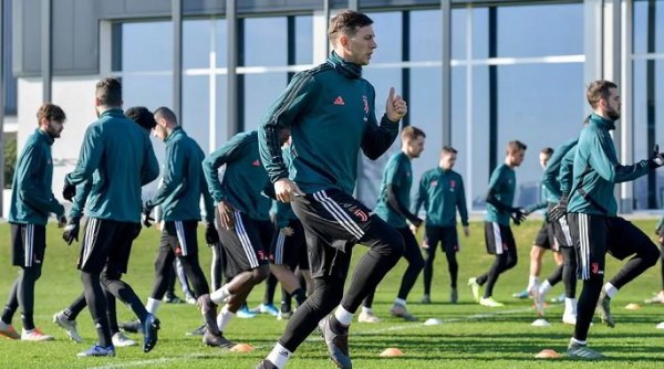بيرنارديسكي - Bernardeschi in Juventus training