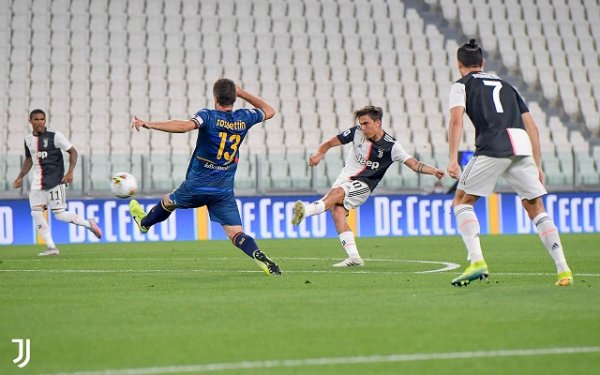 ديبالا يسجل هدف في مباراة يوفنتوس و ليتشي - Dybala scores a goal during Juventus Lecce match