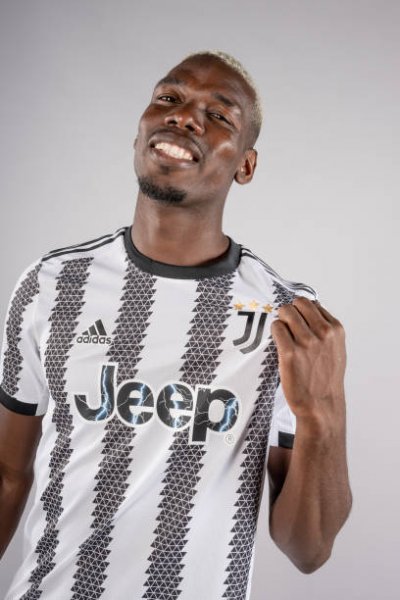 باول بوغبا في عرضه مع قميص اليوفي - Pogba show with Juventus shirt #Official 