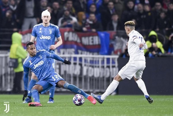 اليكس ساندرو في مباراة ليون و يوفنتوس - Alex Sandro in Lyon Juventus match