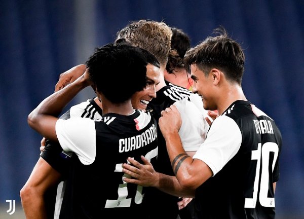 كريستيانو رونالدو يحتفل مع ديبالا و كوادرادو في مباراة جنوة يوفنتوس - Cristiano Ronaldo joy with Dybala & Cuadrado during Genoa Juve match 