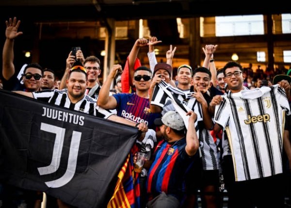 جماهير اليوفنتوس و برشلونة في دالاس ( كوتون باول ستاديوم ) - Juventus Barcelona fans in Dallas