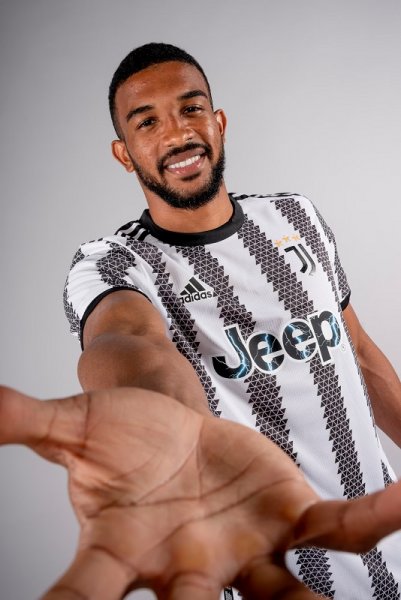 بريمر بقميص اليوفنتوس رسمياً - Gleison Bremer with Juventus kit Officially