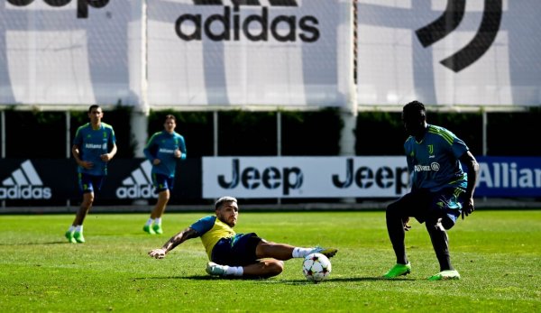 مويس كين و باريديس في تدريبات يوفنتوس 3-10-2022 Moise Kean & Paredes in Juventus training