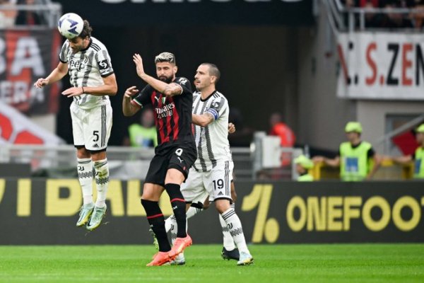 لوكاتيلي في مباراة ميلان يوفنتوس - Locatelli during Milan Juventus match