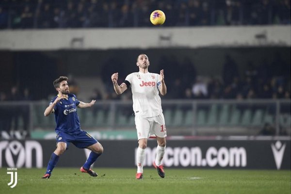 رأسية بونوتشي في مباراة فيرونا يوفنتوس - Bonucci vs Borini in Verona - Juventus match