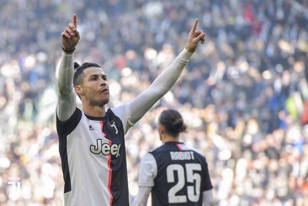 رونالدو يحتفل بالهدف الاول في لقاء اليوفي فيورنتينا - Ronaldo after 1st goal in Juve Fiorentina