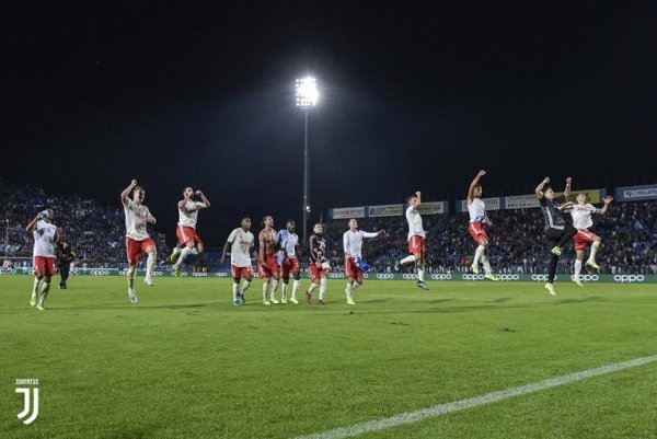 احتفال لاعبي اليوفي بالفوز ضد بريشيا - Juve Players celebration