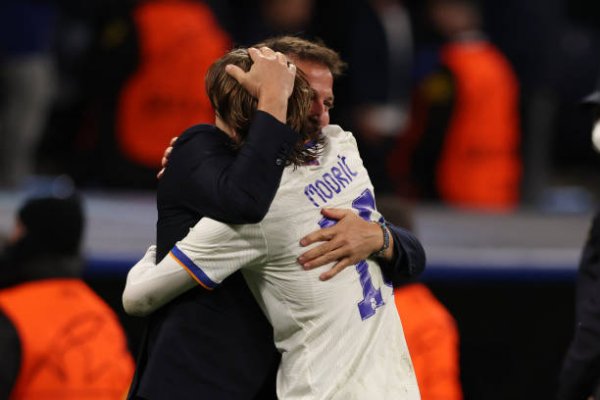 رمز اليوفي ديل بييرو يحيي مودريتش بعد لقاء ريال مدريد و تشيلسي - Ex Juve Del Piero salutes Modric After Real Madrid-Chelsea