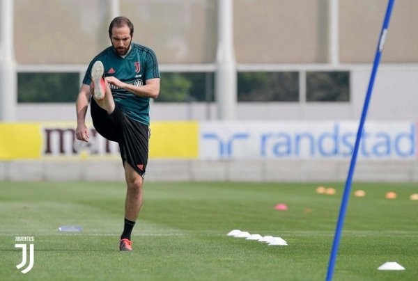 هيغوين يعود الى تدريبات يوفنتوس في مايو 2020 - Higuain back to Juventus training