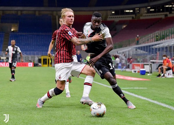 ماتويدي ضد كاير خلال مباراة ميلان يوفنتوس - Matuidi Vs Kjaer during Milan Juve match