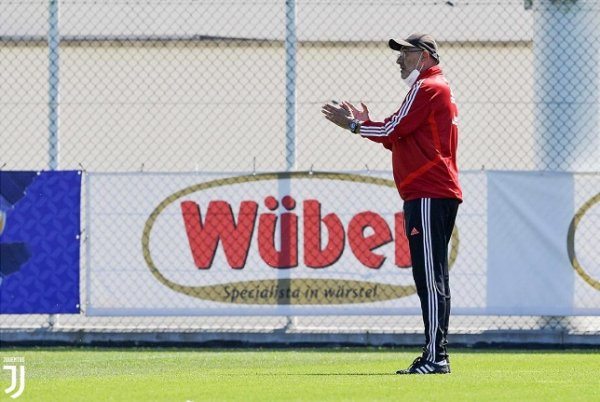 المدرب ساري يقود تدريب اليوفنتوس - Mr Maurizio Sarri during Juventus training ( May 2020 )