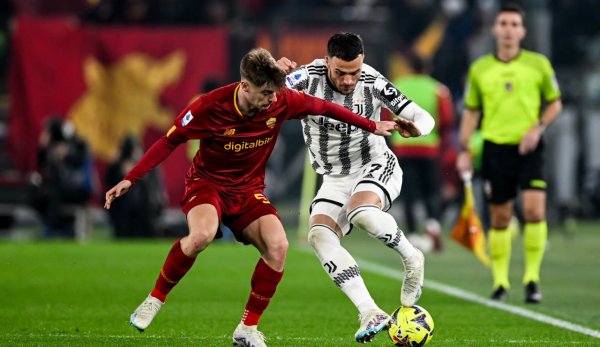 كوستيتش خلال مباراة يوفنتوس ضد روما في الأولمبيكو 2023 - Kostic during Juventus match Vs As Roma