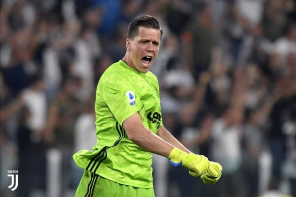 تشيزني يحتفل بعد هدف هيغوين - Szczesny celebrates after Juve goal