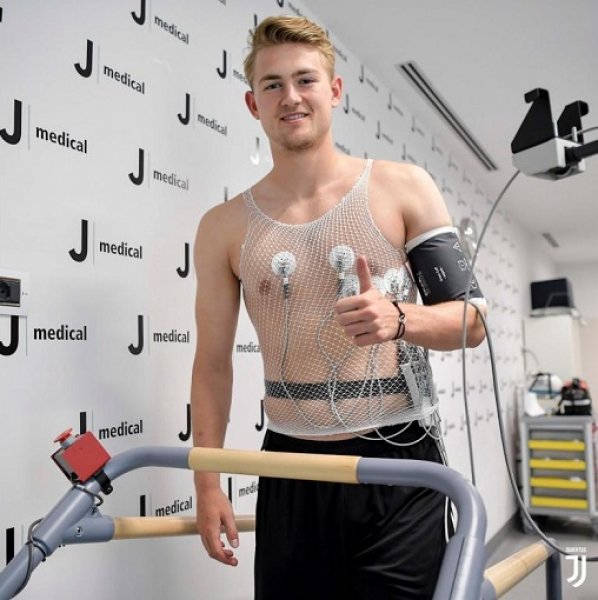 دي ليخت بالفحوصات الطبية - De ligt in JMedical before signs for Juve