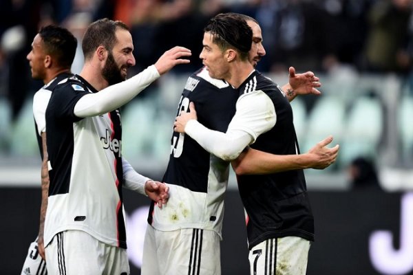 فرحة رونالدو مع بونوتشي و هيغوين - Ronaldo joy with Higuain & Bonucci