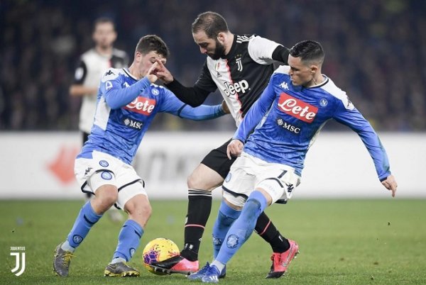 هيغوين في مباراة نابولي يوفنتوس - Higuain in Napoli Juventus match