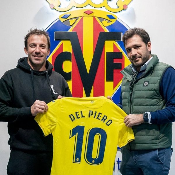 ديل بييرو في زيارة مركز فياريال التدريبي - Del Piero visits Villarreal
