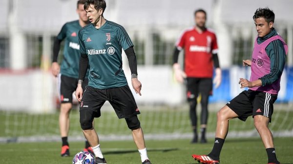 ديبالا و بيرنارديسكي في تدريب يوفنتوس - Dybala & Bernardeschi in Juventus training