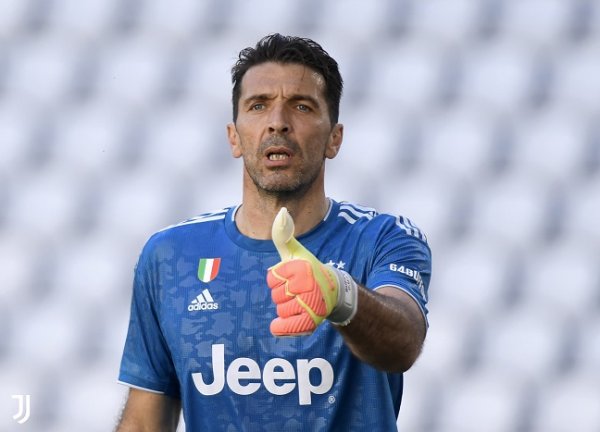 جانلويجي بوفون في ديربي يوفنتوس و تورينو - Gianluigi Buffon in Juventus Torino derby