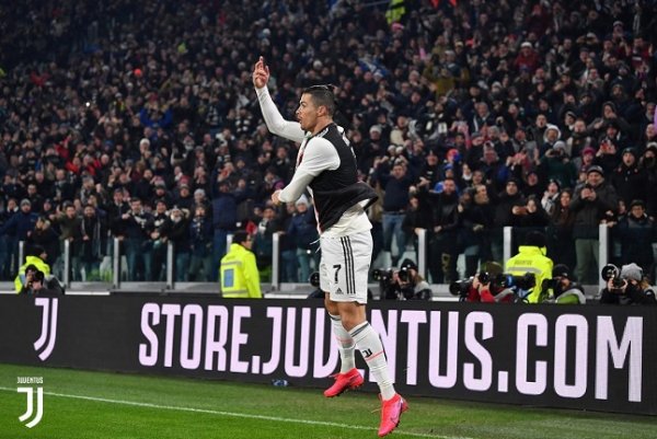 رونالدو يحتفل بهدفه لليوفي ضد روما - Ronaldo scores for Juventus vs Roma