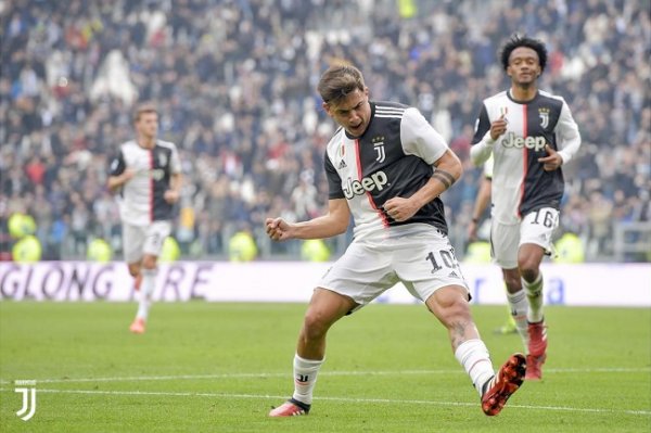ديبالا يحتفل بهدفه في مباراة يوفنتوس و بريشيا - Dybala celebrates ( goal ) in Juventus Brescia