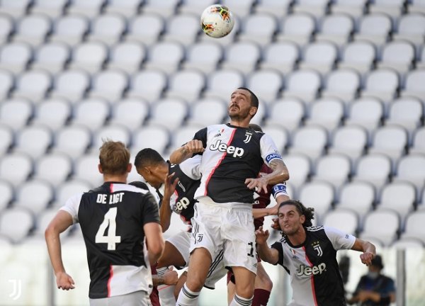 ارتقاء بونوتشي في ديربي يوفنتوس و تورينو - Bonucci in Juventus Torino derby