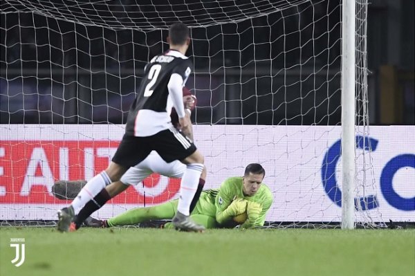 تصدي تشيزني - Szczesny save in turin derby