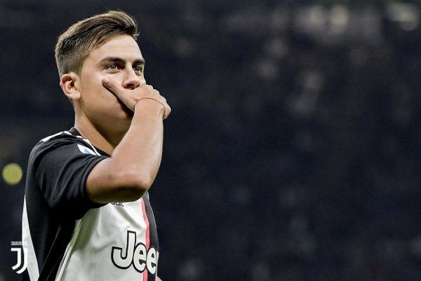 ديبالا يحتفل بالهدف - Dybala celebrates after Goal