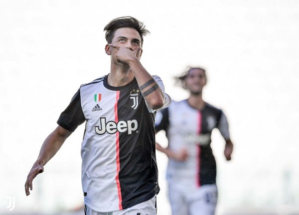 ديبالا يحتفل بهدفه في ديربي يوفنتوس و تورينو - Dybala celebrates after scoring a goal in Juventus Torino derby