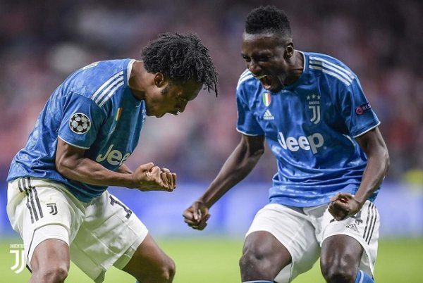 كوادرادو يحتفل بهدفه مع ماتويدي - Cuadrado celebrates with Matuidi