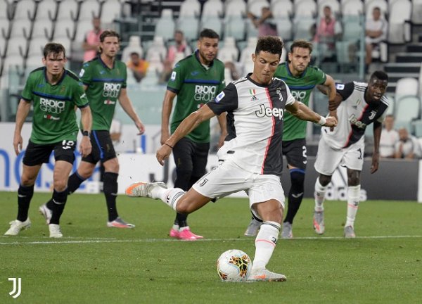 كريستيانو رونالدو يسجل الهدف الثاني خلال مباراة يوفنتوس ضد اتالانتا - Ronaldo scores goal during Juventus Atalanta match