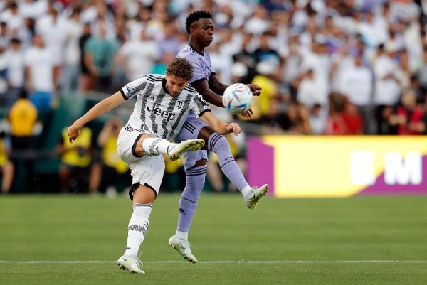 لوكاتيلي ضد فينيسيوس جونيور في مباراة يوفنتوس و ريال مدريد - Locatelli Vs Vinicius Jr. during Juventus Real Madrid match