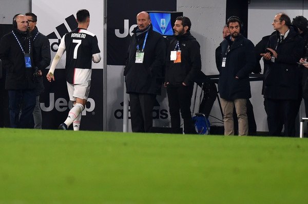 رونالدو يترك ملعب اليوفي بعد تبديله - Ronaldo leaving juve stadium after substituted 