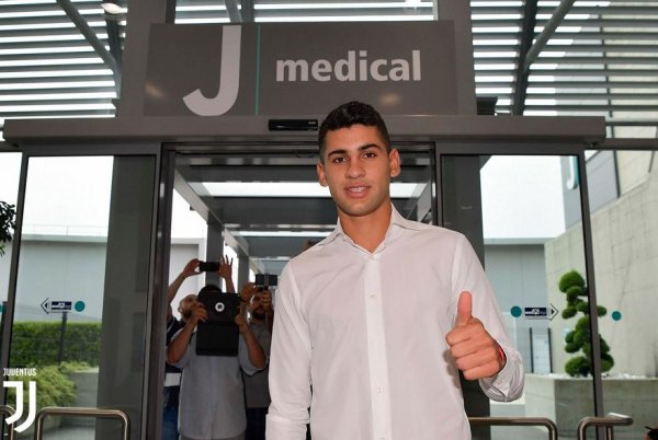 روميرو يصل للمركز الطبي - Romero arrives to J Medical