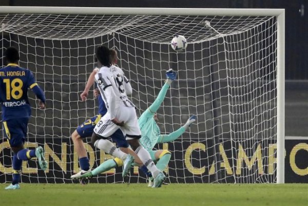 مويس كين يسجل هدف خلال مباراة فيرونا يوفنتوس - Moise Kean scores a goal during Verona Juventus match