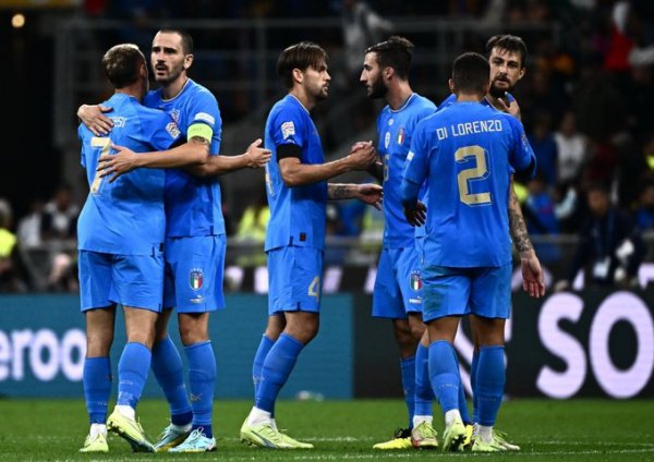 فرحة لاعب اليوفي بونوتشي مع ايطاليا في مباراة انجلترا - Bonucci celebrates with Italy winning Vs England