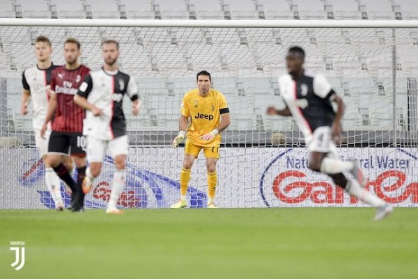 جيجي بوفون في مباراة يوفنتوس ميلان - Gigi Buffon in Juve Milan match